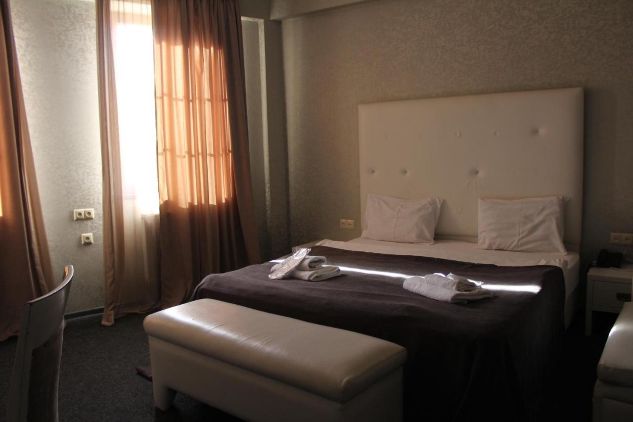 Hotel Plaza Tbilisi Ngoại thất bức ảnh